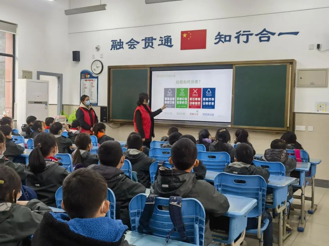 華展貓先生，垃圾分類項(xiàng)目活動(dòng)現(xiàn)場，智能垃圾分類廠家.jpg