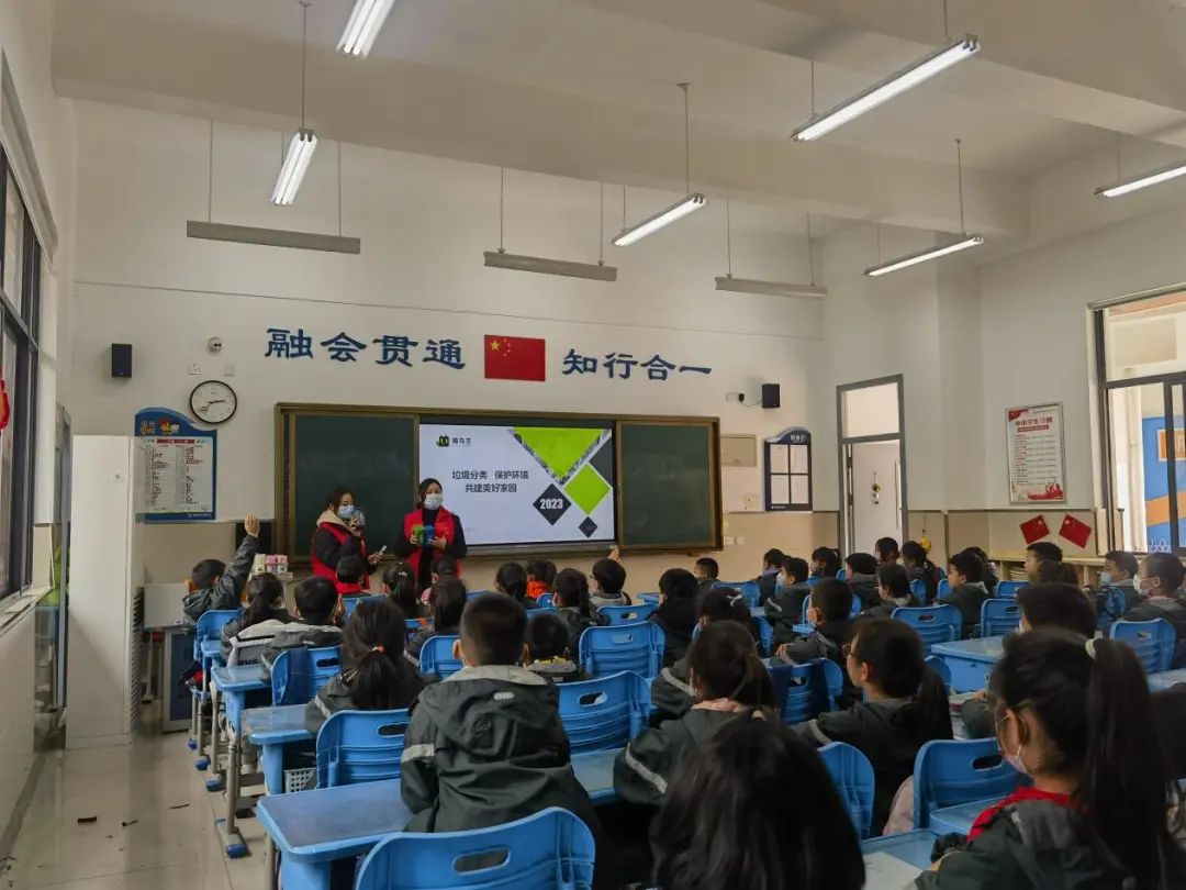 華展貓先生，垃圾分類項(xiàng)目活動(dòng)現(xiàn)場，智能垃圾分類廠家.jpg